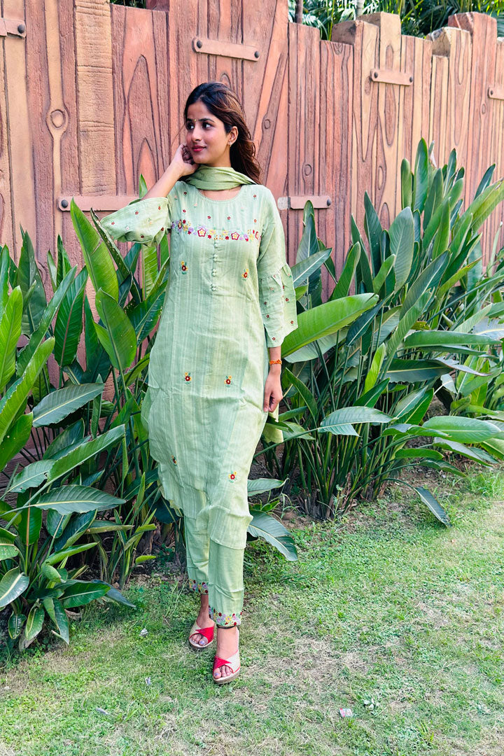 Women Camo Green Cotton Kurta, Pant And Dupatta Set 2