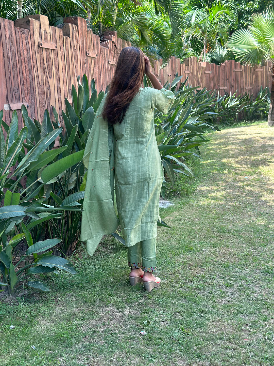 Women Camo Green Cotton Kurta, Pant And Dupatta Set 2