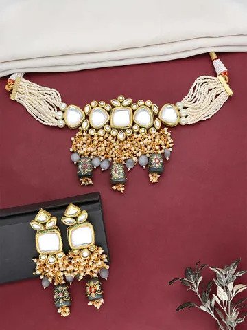Kundan Choker Necklace Set in Gold finish