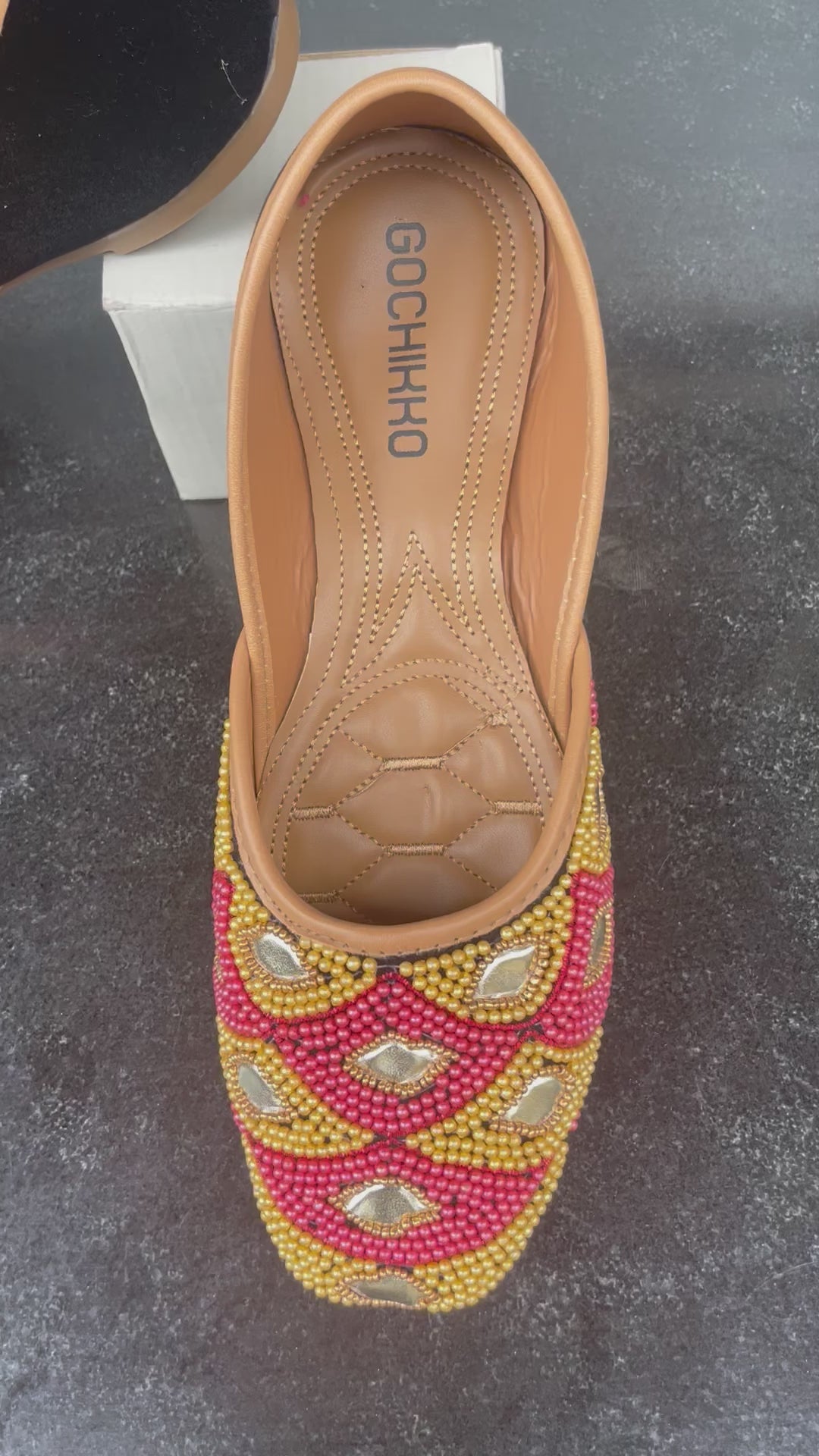 GOCHIKKO Pink Embellished Juttis(Fish)