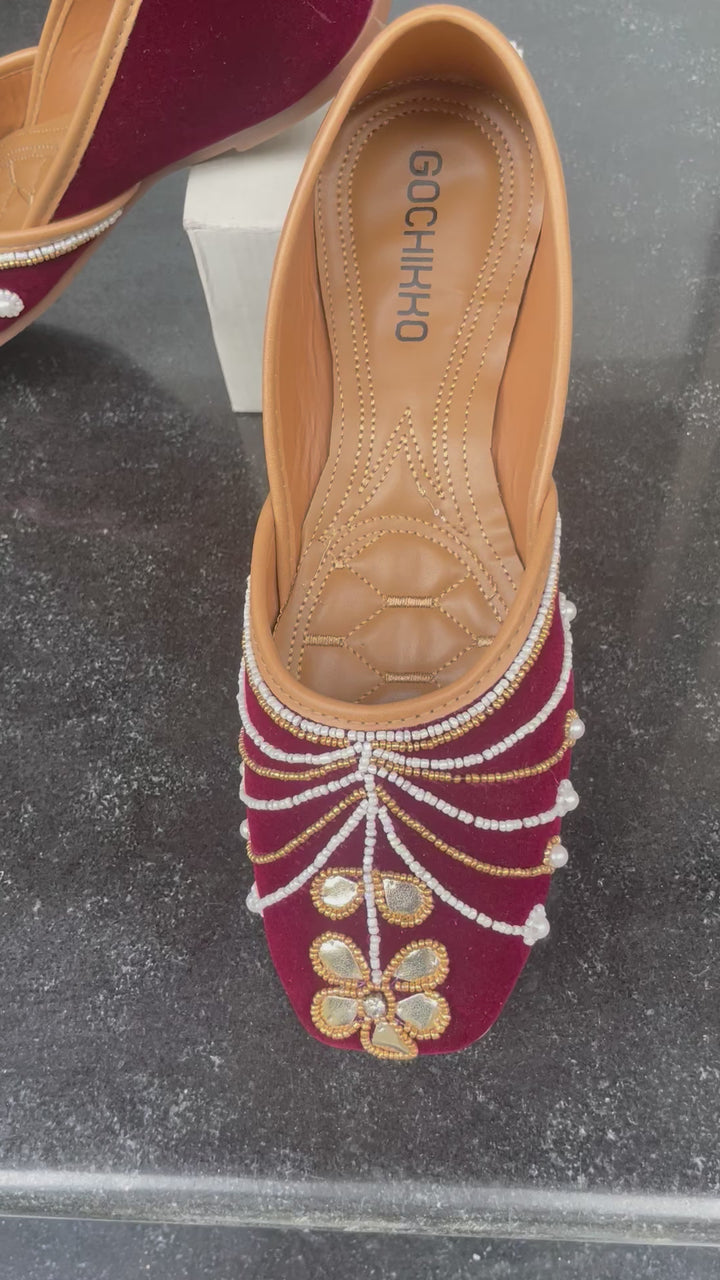 GOCHIKKO Maroon Embellished Juttis