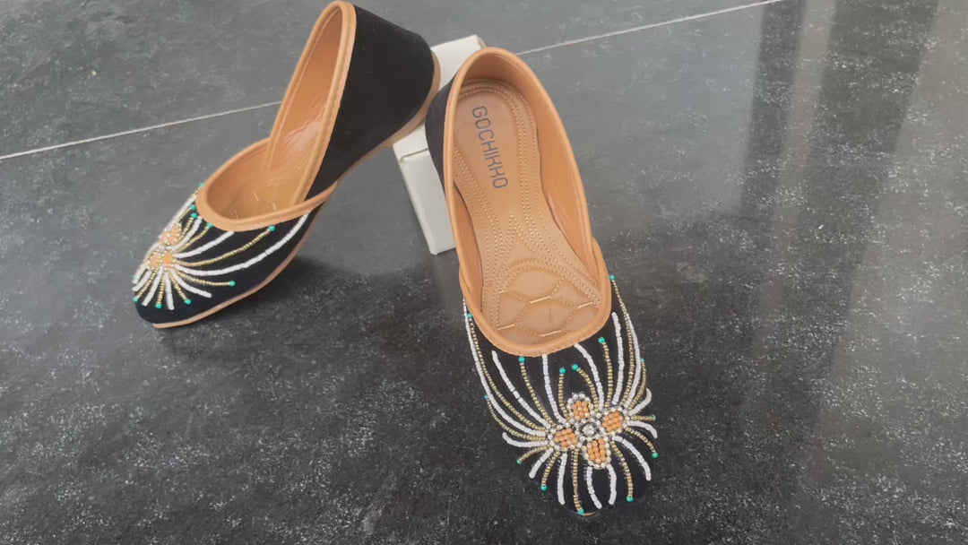 GOCHIKKO Black Embellished Juttis(Spider)